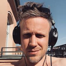 Still waiting for rain. #berlinsun #studiotime #stayathome  #newtracksinthemaking #workingonlyrics #timetorest #detox #balconylife  #lovemyhome