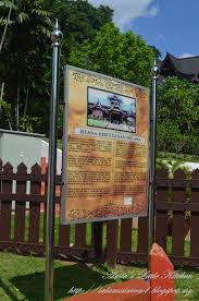 Sebenarnya tidak tahu persis berapa jumlah alat musik daerah riau ini, bisa sejarahnya dulu, kompang asalnya dari dunia arab yang kemudian masuk ke tanah melayu saat zaman kesultanan melaka oleh pedagang india muslim. Amie S Little Kitchen Melaka Muzium Istana Kesultanan Melayu Melaka