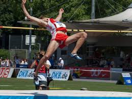 Biegi, skoki, rzuty, pchnięcia i chód mają swój początek w zachowaniach pradawnych ludzi. Sportowe Lekkoatletyka Skok Wzwyz Darmowe Zdjecie Na Pixabay