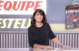 Selon leur enquête, à côté des 500 000€ annuels de zinédine zidane. Estelle Denis Femmesdefoot Une Femme Peut Tres Bien Parler De Football Masculin Puremedias