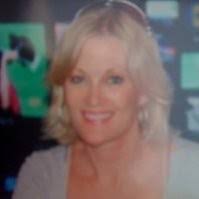 Ellen Hull's Instagram, Twitter & Facebook