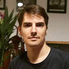 V roce 2014 odhadl týdeník euro hodnotu jeho majetku na 4 až 5,5 miliard korun a zařadil ho mezi 50 nejbohatších čechů a slováků. Martin Janousek On Behance
