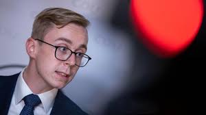 4,835 likes · 13 talking about this. Philipp Amthor Posiert Mit Neonazis Cdu Politiker Erklart Sich Stern De