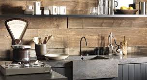 Cuisine moderne et industrielle en inox. Cuisine 7 Objets Pour Une Deco Moderne A L Esprit Industriel