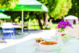 Muzeul brukenthal este primul muzeu deschis oficial în romania în anul 1817, la acea vreme având 1090 de picturi din colecţia baronului samuel brukenthal. Palatul Brukenthal Avrig Restaurant Restaurant Reviews Photos Phone Number Tripadvisor