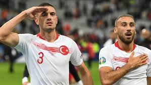 Evliliği, ailesi, oynadığı takımlar, futbol kariyeri, kısaca hayatı ve biyografisi. Jubel Eklat Bei Der Turkei Nachahmern Von Cenk Tosun Droht Strafe