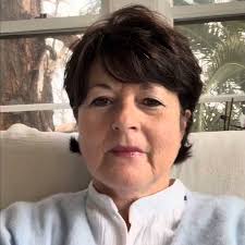 Pianist Kathy Selby chats briefly about the upcoming "Songs Without Words"  tour with piano trios by Chopin, Schubert and Anne Cawrse. Guests: SSO  Assoc. Concertmaster Allie Osborne and Principal ...