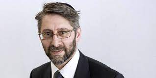 Un essai qui avait même été cité publiquement par le pape benoît. Qui Est Haim Korsia Le Nouveau Grand Rabbin De France Le Point