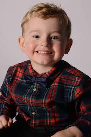 I would love too see if anyone can give my babys a cute Christmas  background :)