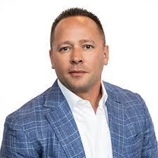 Stephen Hoss's Instagram, Twitter & Facebook