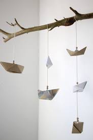 Kostenlose anleitung anleitung mobile aus papierstrohhalmen zum selber machen! Mobile Basteln Anleitung Fur Ein Papierschiffchen Mobile Lavendelblog