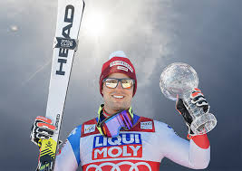 Consistency was king for speed merchant beat feuz as the swiss racer successfully defended his world cup downhill season title in a tense battle with italian dominik paris. Beat Feuz Has The Fourth Downhill Crystal Ball In View De24 News English
