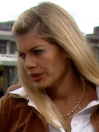 Freddy sugiere vender el automóvil a Patricia|Escena de Betty la Fea