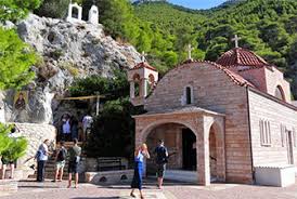 Στο λουτράκι (λουτρά πόζαρ) θα βρείτε μία μεγάλη ποικιλία από ταβέρνες και εστιατόρια, όπου μπορείτε να γευτείτε την ντόπια παραδοσιακή κουζίνα καθώς και διάφορα άλλα εδέσματα. A3io8eata Loytraki Konta Sto Terra Relaxa