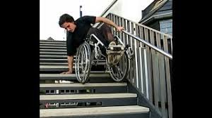 Bei bewegungseingeschränkten menschen, die nicht auf einen rollstuhl angewiesen sind, werden treppensteiger mit fest installierten sitz verwendet. Treppen Steigen Im Rollstuhl Der Querschnitt De