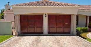 Es handelt sich um eine gemauerte garage mit sektionaltor und wir sind uns aus optischen gründen noch nicht schlüssig, da die garage frei auf dem grundstück stehen wird und nicht am haus angedockt wird. Was Darf Man In Der Eigenen Garage Und Was Nicht Ratgeber Guide De