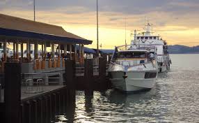 Perkhidmatan feri dari kuala perlis ke langkawi akan dibuka semula, esok selepas perintah kawalan pergerakan bersyarat (pkpb) di kedah akan berakhir tengah malam ini. Perkhidmatan Feri Langkawi Langkawi