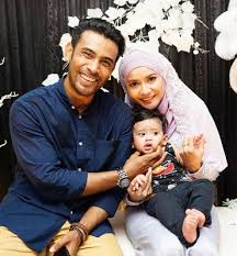 Check spelling or type a new query. Foto Majlis Pertunangan Remy Ishak Dan Ezza Yusof Iluminasi