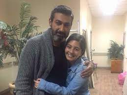 السيد أبوالعربي (هانى رمزى) استشهد والده فى حرب أكتوبر، وماتت والدته (ناديه العراقية) وهو طفل، وطرده من شقة أمه، خاله الندل مرسى (إسماعيل فرغلى)، لأنه باعها لأبو المعاطى، الذى.اقرأ المزيد ورثها لإبنه معاطى (صلاح عبدالله). ØªØ£Ù„Ù‚ ÙˆØ¨Ø±Ø§Ø¹Ø© Ù…Ø§ÙŠØ§Ù† Ø§Ù„Ø³ÙŠØ¯ Ø£Ø­Ø¯Ø« Ø§ÙƒØªØ´Ø§ÙØ§Øª Ø¸Ù„ Ø§Ù„Ø±Ø¦ÙŠØ³ Ø£Ù…Ø§Ù… ÙŠØ§Ø³Ø± Ø¬Ù„Ø§Ù„ Ø¹ÙŠÙ†