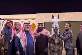 ملاك الخيل العربية يقيمون مأدبة عشاء ليلة امس على شرف الأمير عبدالمجيد بن سلطان بميلاد بمناسبة تألق العالمية عنود الناصر بباريس Arabian Horse Horses Arabians