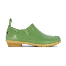 10 Easy Pieces Garden Clogs And Ankle Boots Gardenista Boots Garden Clogs Gardening Shoes