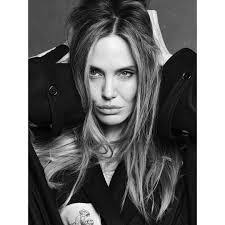 Rebecca Perrier's Instagram, Twitter & Facebook