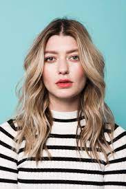 Medium length hair has its own weight, especially if it is about thicker hair. Pin On Hair
