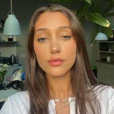 Phoebe Thorne (@phoebexthorne)