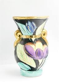 Vallauris Petits Vase En Faience Polychrome A Decor De Fleurs Polychrome Et Rehauts Dores Signe Vallauris Sous La Base Vente Aux Encheres Art Objet D Art
