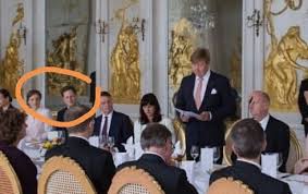Von einer nationalen tragödie zu sprechen. Konigin Maxima Corona