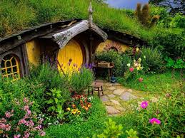 Hobbit resort is nick name of baan suan noi resort (in thailand). Paket Wisata Bandung Qinanatour Utara Dusun Bambu Lembang Featured Image Rumah Hobbit Farm House Lutung Kasarung Cottage Wallpaper Hobbit House House Exterior