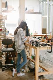 Actividad independiente para trabajar desde casa, compatible con cualquier otra actividad, situación académica, familiar o personal. 7 Prendas Para Invertir Si Trabajas Estudias En Casa Chic Shopping Sevilla Moda Ropa De Trabajo Estudiar En Casa Ropa Para Trabajar