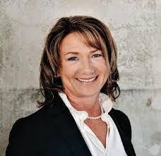 Clara Harrell's Instagram, Twitter & Facebook