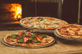 La pietra refrattaria viene spesso scelta per la cottura specifica della pizza, ma come abbiamo accennato sopra non esiste una migliore pietra refrattaria per pizza, dato che in commercio ce ne sono di tantissimi tipi. Migliore Pietra Refrattaria Per Pizza 2021 Ottimiprodotti It