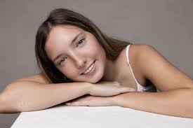 Izzy and Bri, Bloom Caroll High School Class of 2025. Twins! Both girls are  absolutely stunning, but each had their own unique personalities. Izzy more  thoughtful and driven, and Bri more creative