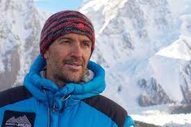 Este lunes dos helicópteros sobrevolaron, por tercer día consecutivo, unos 7.000 metros y recorrieron las pistas de la. Muere El Montanista Sergi Mingote Escalaba El K2 Con El Chileno Juan Pablo Mohr La Tercera