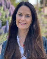 Denise Rue's Instagram, Twitter & Facebook