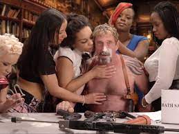 The antivirus software entrepreneur john mcafee has been found dead in his cell in spain from an apparent suicide, hours after the country's highest court approved his extradition to the united states. John Mcafee Will Us Prasident Werden Der Spiegel