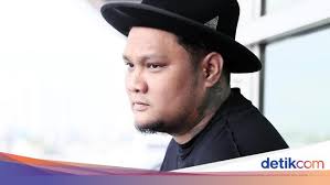 Masukkan nama lagu ke kotak pencarian untuk cari lagu yang anda inginkan. Lirik Dan Chord Kunci Gitar Lagu Surat Cinta Untuk Starla