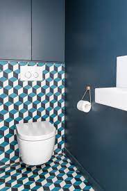 Anne Laure Dubois Has Renovated A Family Apartment In Paris Using Dark Blue Tiles And Poplar Plywood To Offs Kleines Bad Farbe Toiletten Ideen Blaue Wandfarbe