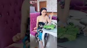 Tak terlacak, 2 cewek pakai kemben di 'jalur gowes gadis desa' bawaan pengamen foto? Mxtube Net Kemben Tante Cantik Mp4 3gp Video Mp3 Download Unlimited Videos Download