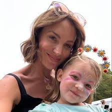 Annie Burns (annieburns24)