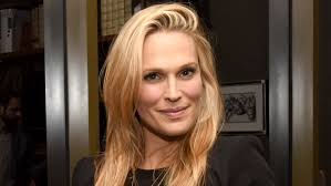 Molly Sims welcomes baby girl, Scarlett May Stuber