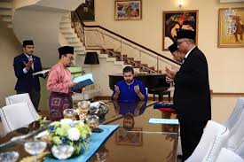 Terbaru, tunku azizah aminah maimunah iskandariah merupakan isteri kepada tengku abdullah ibni sultan ahmad shah. Satu Johor Halaman 122 Hidup Johor Demi Johor