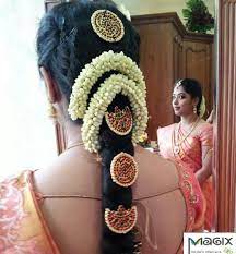 South Indian Bridal Hair With Temple Set Www Weddingstoryz Wedding Storyz Indian Bride Indian W Indian Bridal Indian Bridal Hairstyles Asian Bridal Wear
