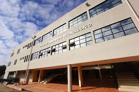 El siniestro que comenzó alrededor de la 1.20 horas de la madrugada, consumió el departamento de kinesiología y parte de la escuela de enfermería. Edificio Parque Cientifico Tecnologico Campus San Miguel De La Universidad Catolica Del Maule Building Structures Multi Story Building