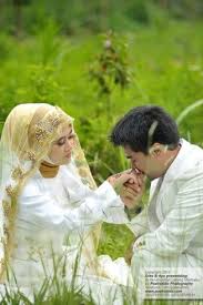 Sesi foto prewedding kedua ini menggunakan tema pre wedding simple, photo pre wedding muslim/photo pre wedding muslimah. Pin On Islam Couple