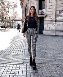 Calça Xadrez Feminina Preta E Branca 30 Looks Para Quem Ama Calca Xadrez Guita Moda Looks Coturno Looks Looks Moda