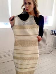 Cette Fois Ci La Robe Est Vraiment Blanche Et Doree Robe Bleu Et Noir Robe Bleu Et Blanche Robe Bleue