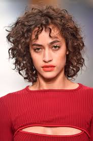 It particularly suits those with short hair. Transitioning Hairstyles 15 Looks For Natura Hair All Things Hair Us